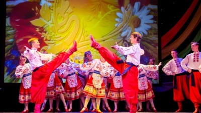 UKRAINA - Kropiwnicki - The dancing theater - On a Visit to Fairy-Tale
